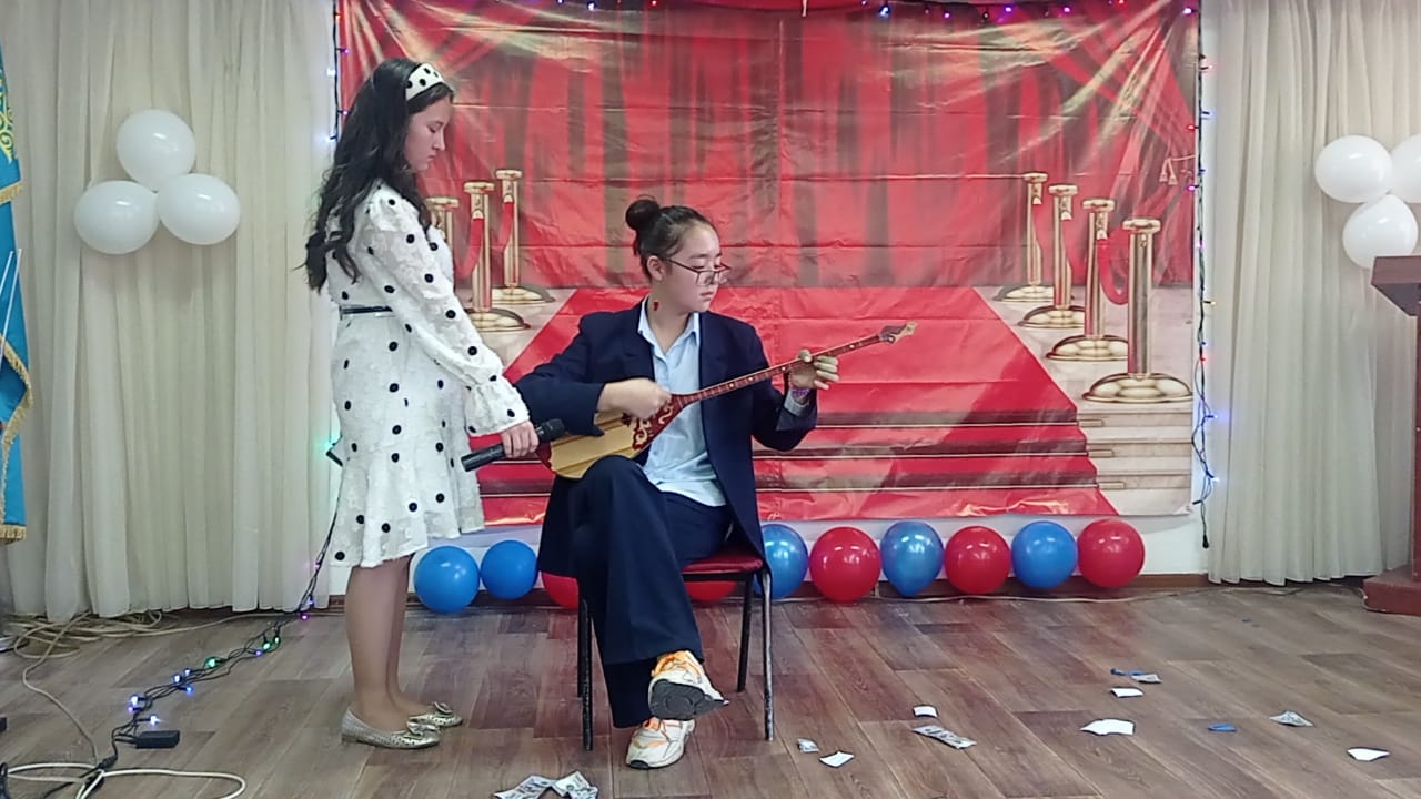 24 - ақпан мектебімізде "Алло, біз таланттарды іздеіміз!" атты байқау өтті.