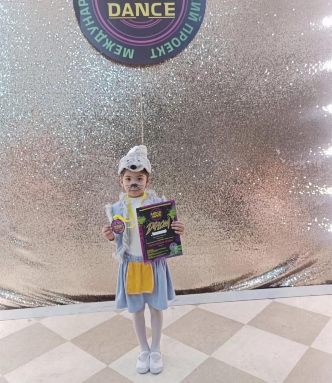 1 сынып оқушысы Сұлтанбаева Ясмин өзінің би тобымен "Mega dance" конкурсынан 2 орын алды. Ученица 1 класса нашей школы Султанбаева Ясмин со своей танцевальной группой выиграли 2 место на международном  хореографическом конкурсе "Mega dance"