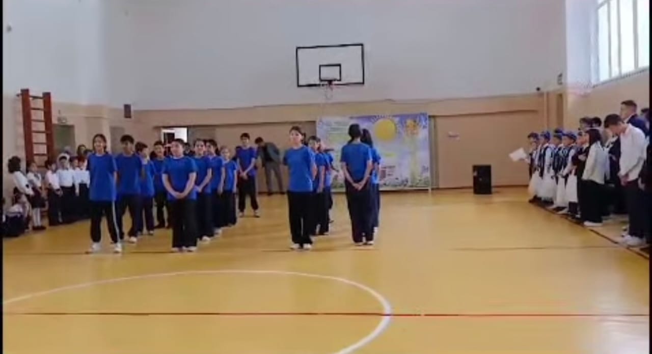 Республика күніне арналған салтанатты жиын..............Торжественная линейка посвященная в честь Дня Республики